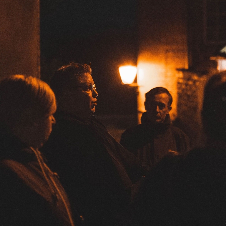 A tour group on a ghost walk at night in Lincoln