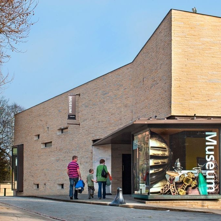 A family entering Lincoln Museum