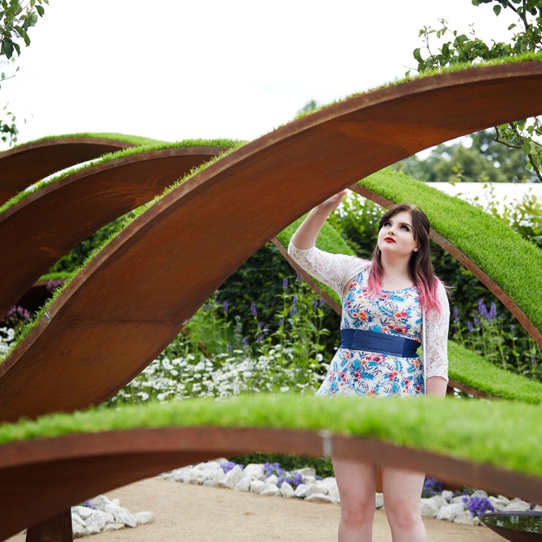 Grass arranged in interlocking bridge arrangement at garden