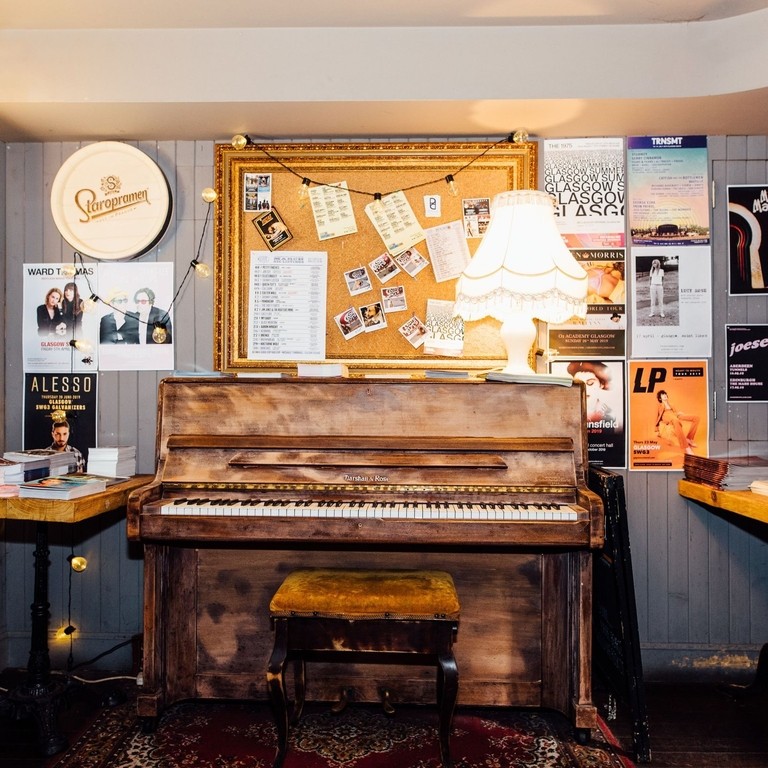 King Tut's Wah Wah Hut