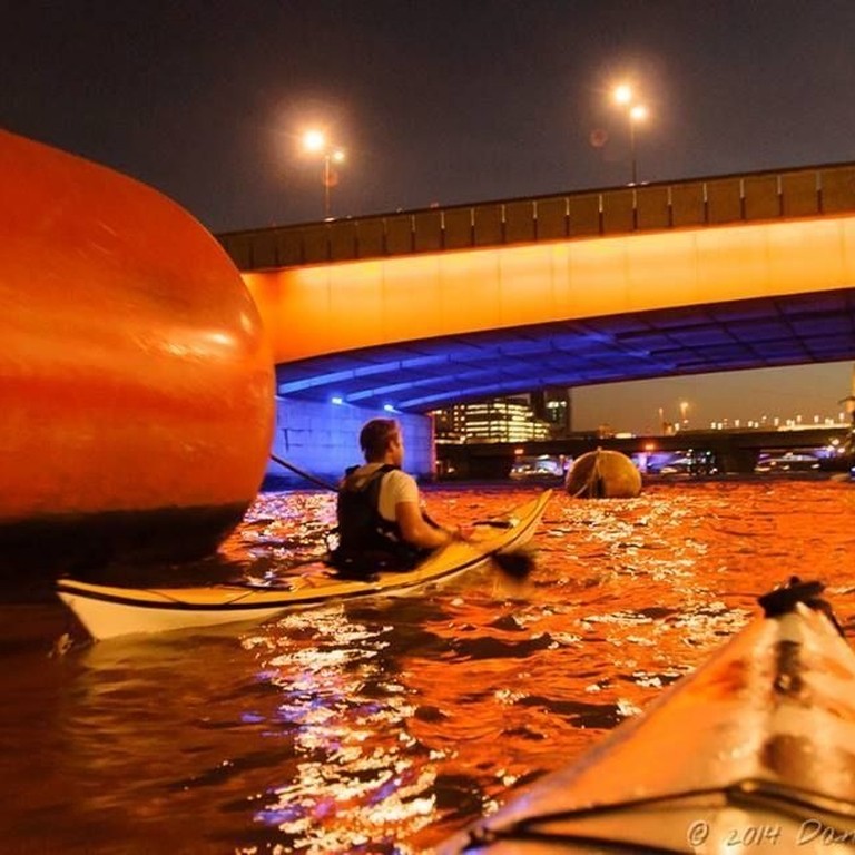 Automne-Kayak sur la Tamise au clair de lune