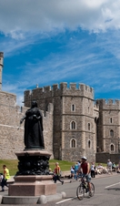 A statue of Queen Victoria outside Windsor Castle