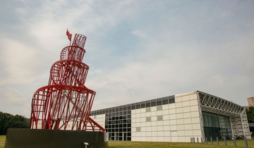 An art sculpture next to the Sainsbury Centre for Visual Arts in Norwich