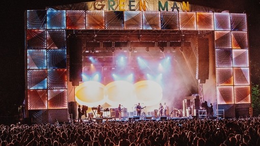 Foule au Green Man Festival devant la scène