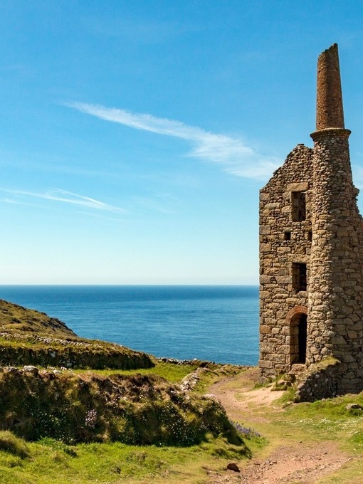 The abandoned mine engine house of West Wheal Owles at Botallack, Cornwall