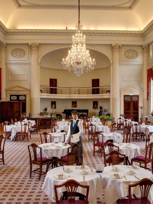 Préparation de l'ouverture du restaurant Pump Room à Bath