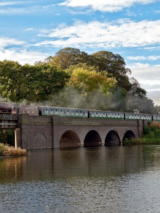 A train crosses a bridge as part of the Great Central Railway