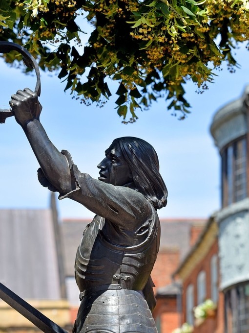 The King Richard III statue in Leicester