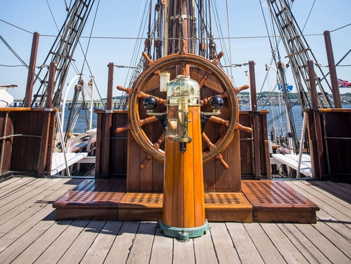 The steering wheel on the top deck of an old sailing ship