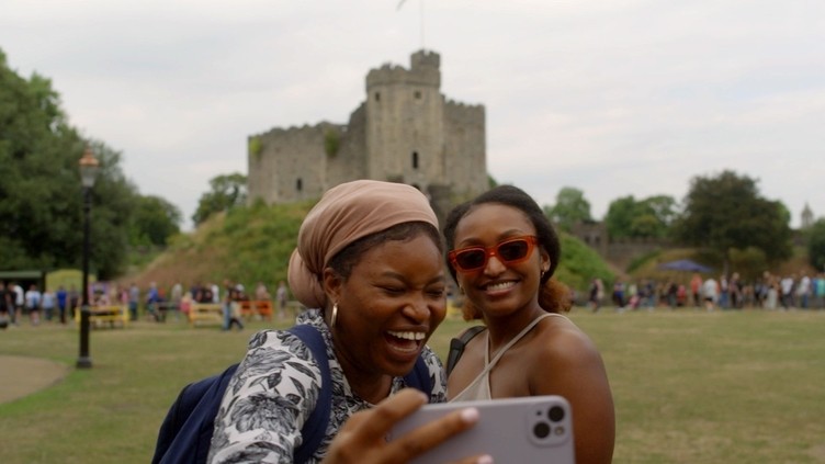 Two friends take a selfie in front of Cardiff Castle