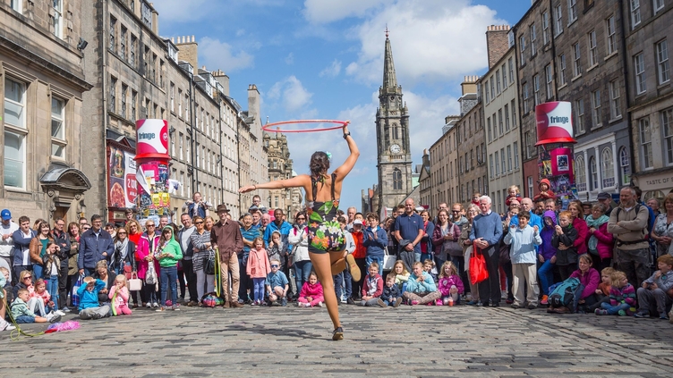Performer on The Royal Mile during the Edinburgh Fringe Festival