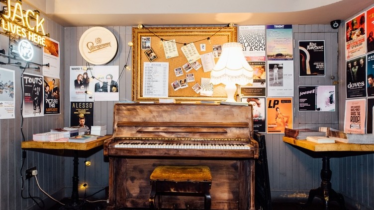 King Tut's Wah Wah Hut