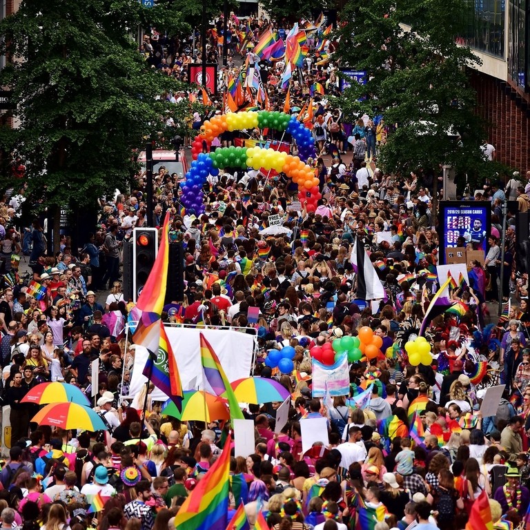 Marchas del Orgullo de Bristol por el centro de la ciudad