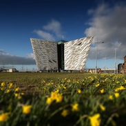 Vue extérieure du bâtiment du musée du Titanic à Belfast