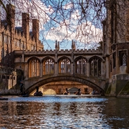 Puente sobre el río Cam entre el Tercer Patio y el Nuevo Patio del St John's College, Universidad de Cambridge
